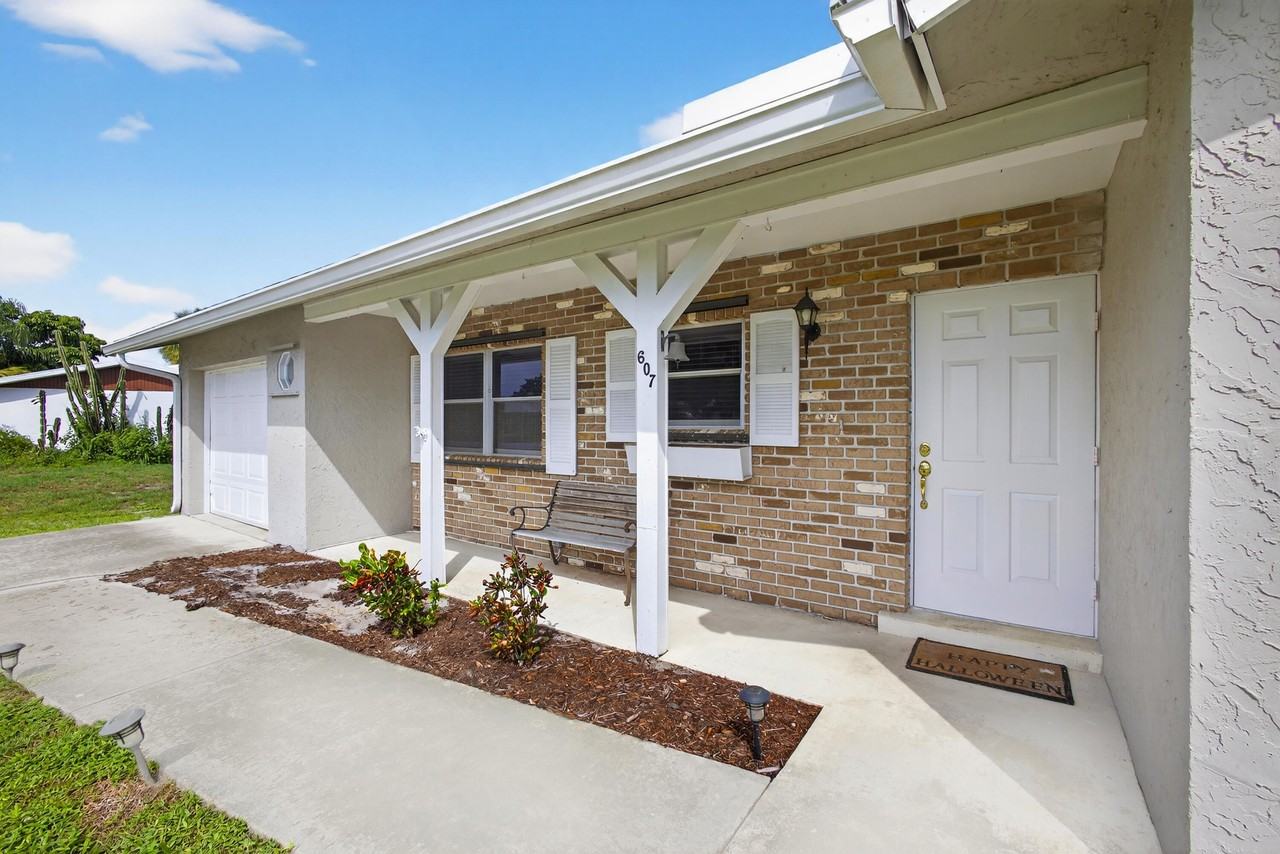 607 Se Forgal St - Photo 2 of 16