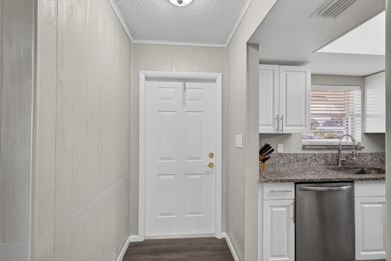 607 Se Forgal St - Photo 3 of 16