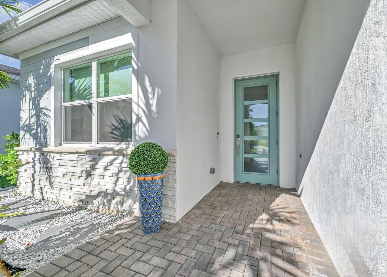 14185 Sw Daphne St - Photo 3 of 46