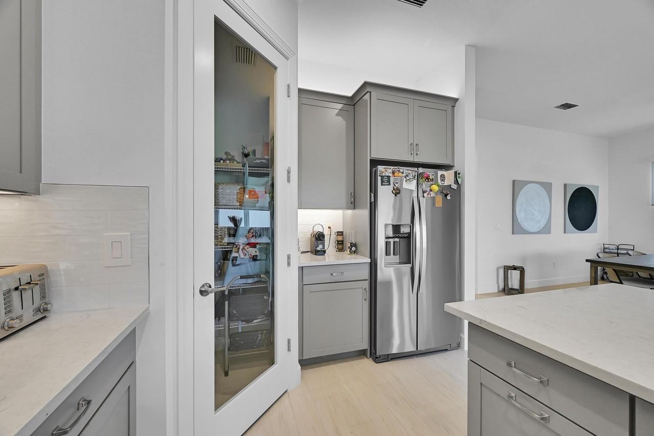 14185 Sw Daphne St - Photo 6 of 46