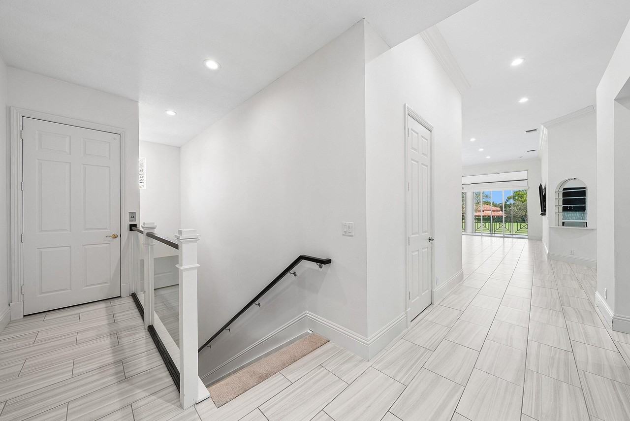 114 Palm Point Cir #C - Photo 7 of 50