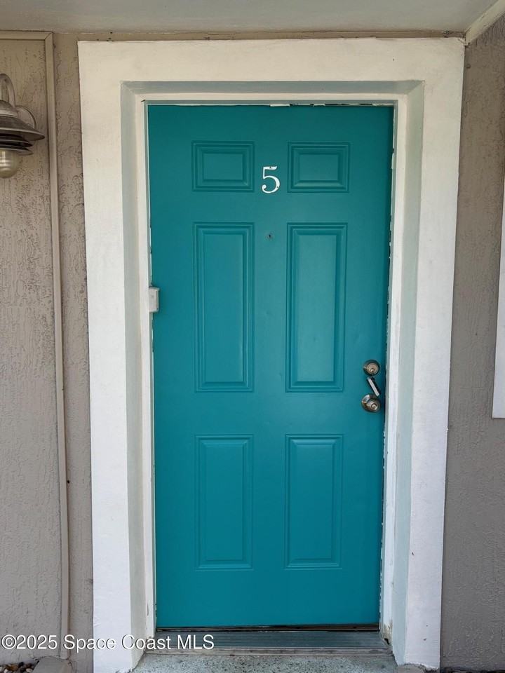 306 Johnson Ave Apt 5 #5 - Photo 4 of 17