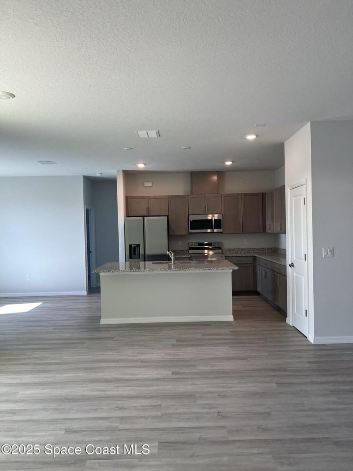 542 Lambright Street Southwest - Photo 4 of 17