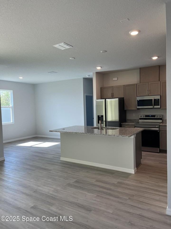 542 Lambright Street Southwest - Photo 5 of 17