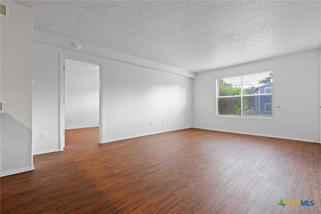 205 Craddock Ave #D7 - Photo 2 of 25
