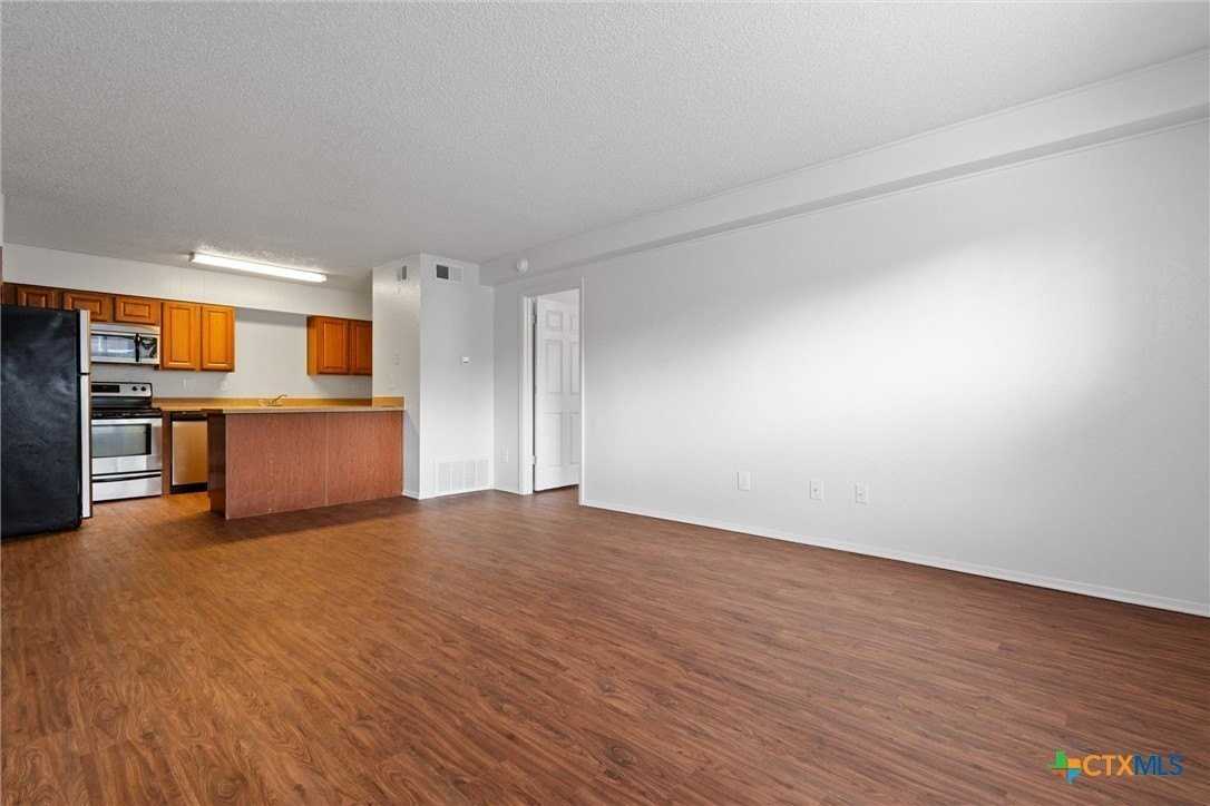 205 Craddock Ave #D7 - Photo 3 of 25