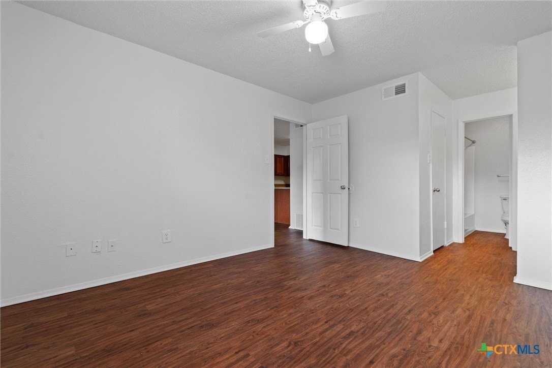 205 Craddock Ave #D7 - Photo 6 of 25