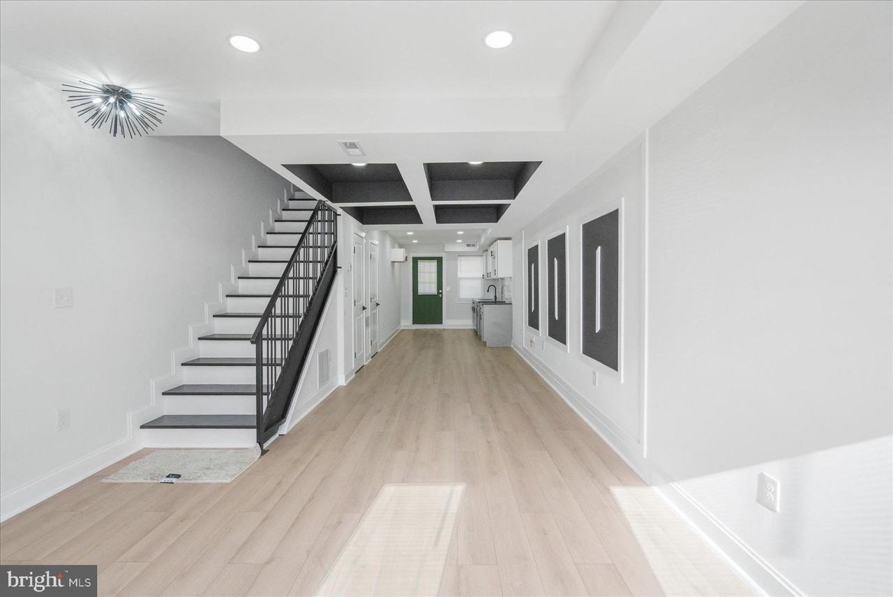 2424 E Biddle St - Photo 4 of 27