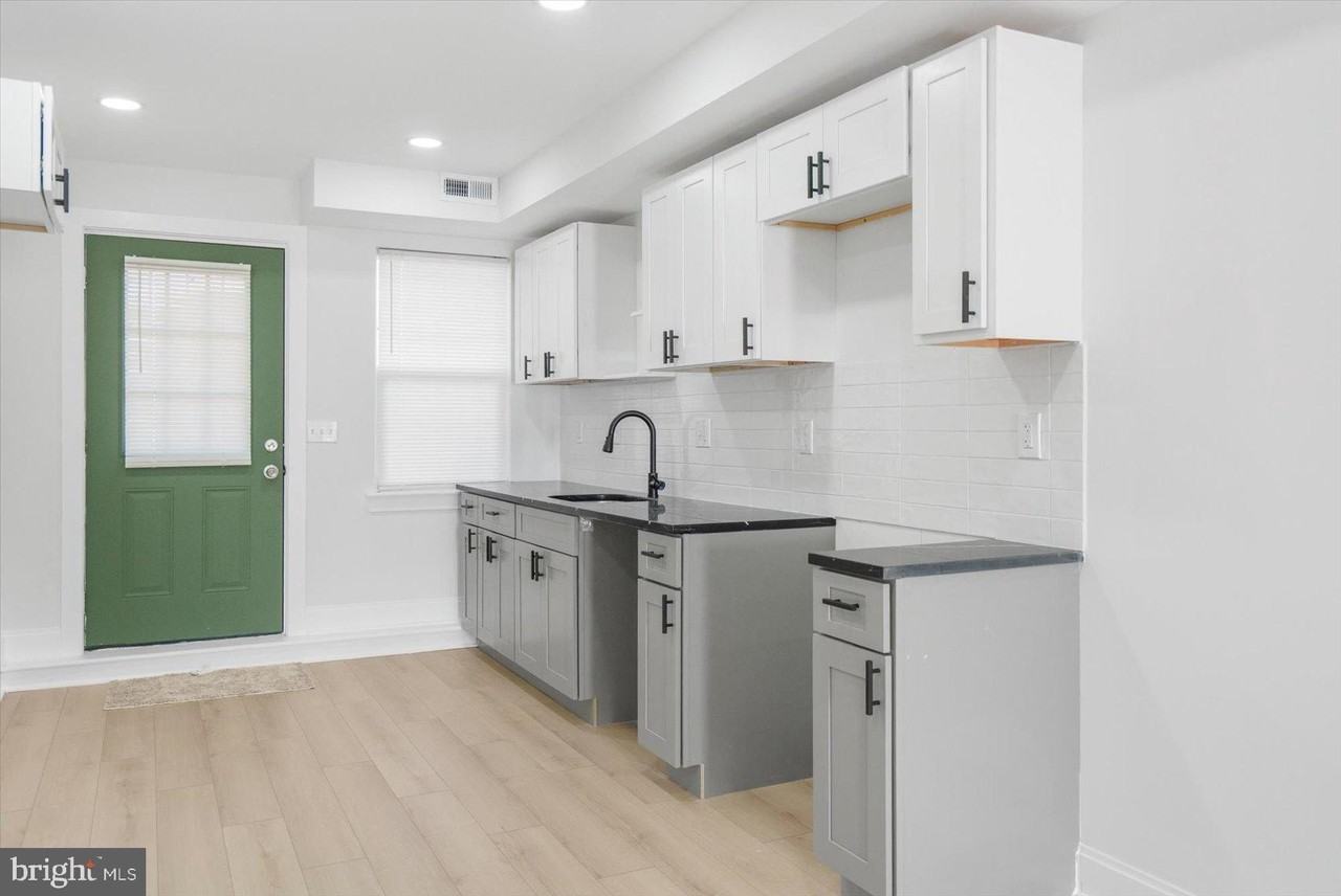 2424 E Biddle St - Photo 6 of 27