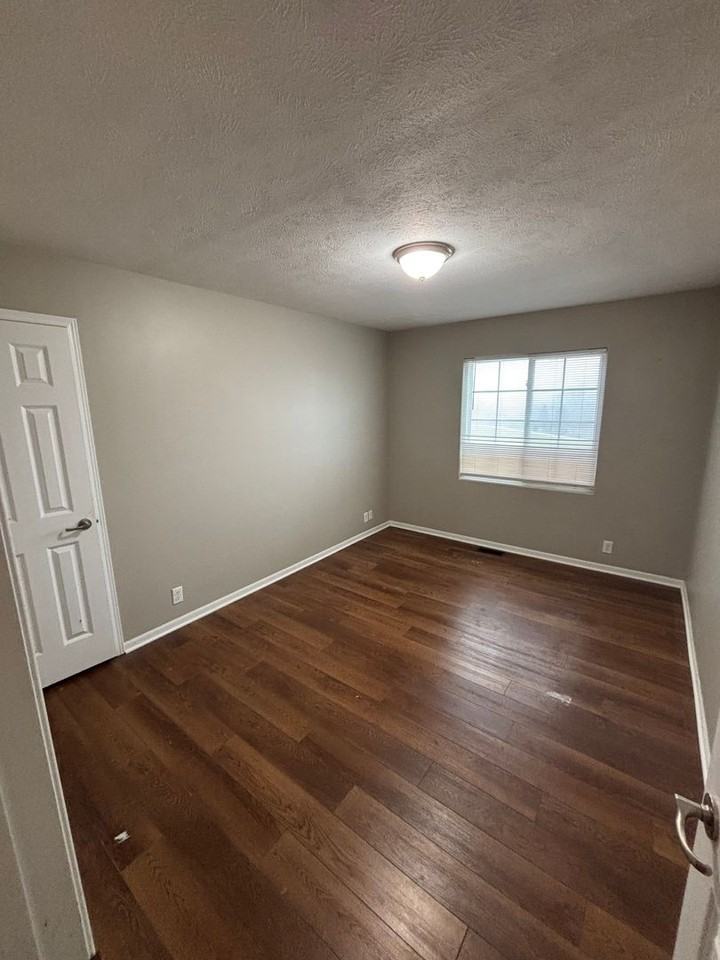 6206 N 149th St - Photo 7 of 16