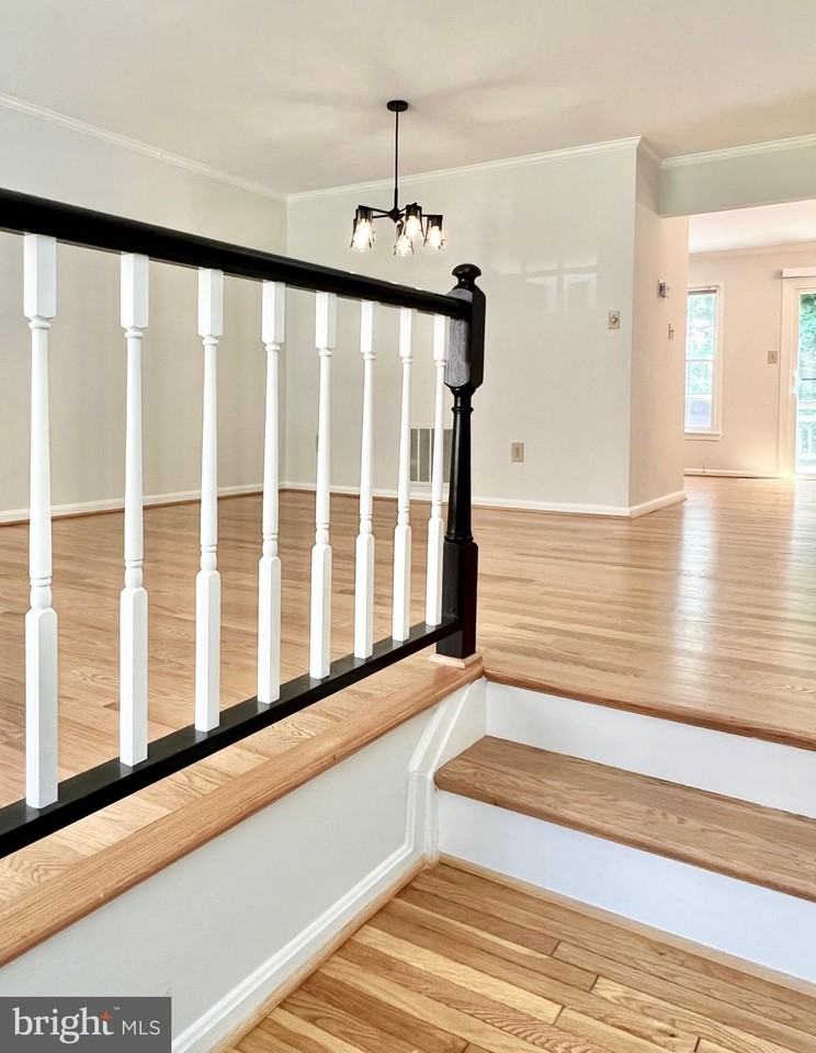 10611 Pine Haven Ter - Photo 3 of 37