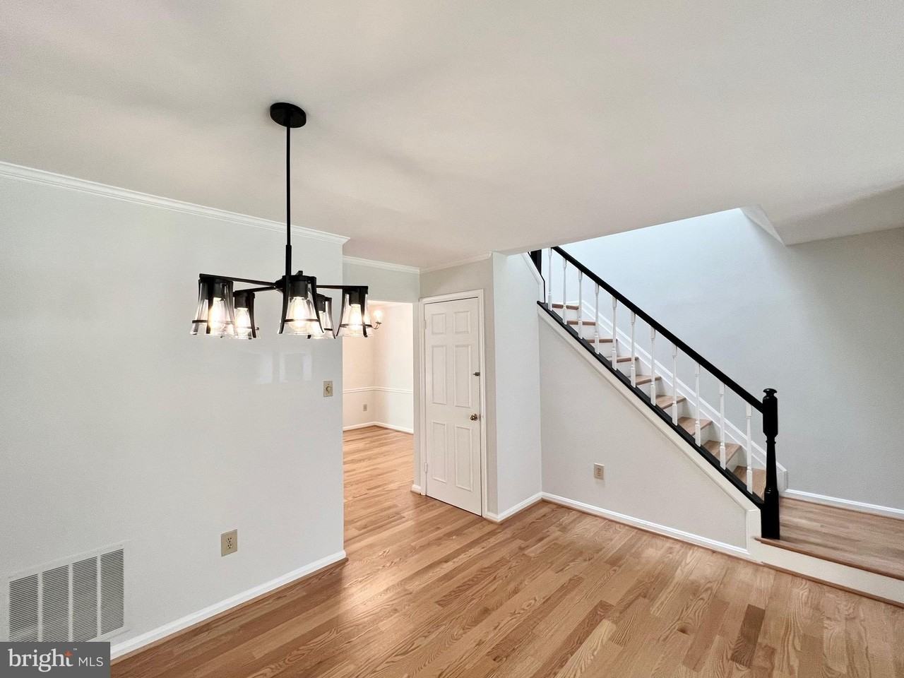 10611 Pine Haven Ter - Photo 5 of 37