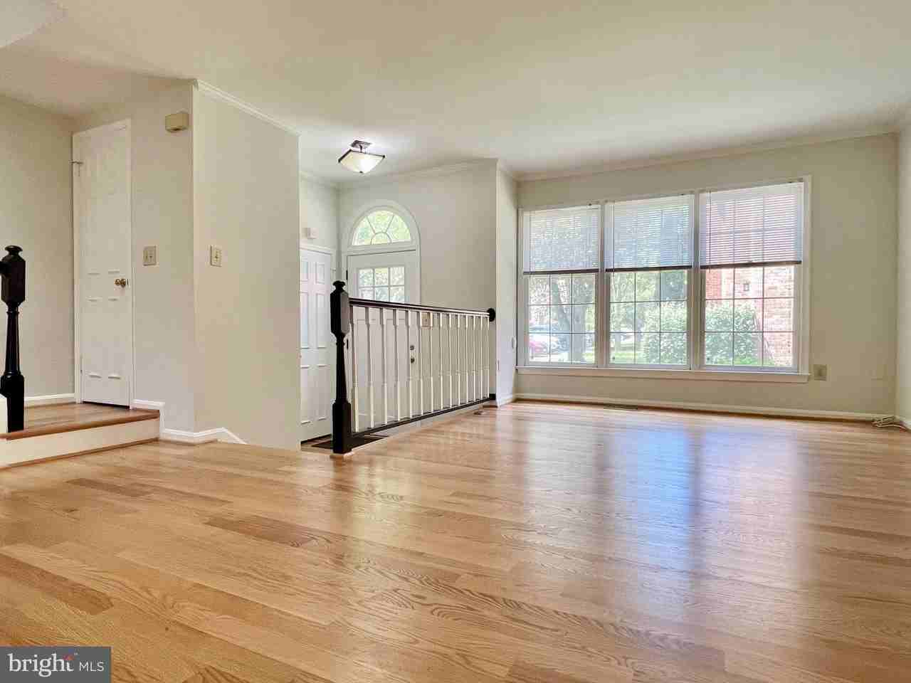 10611 Pine Haven Ter - Photo 7 of 37