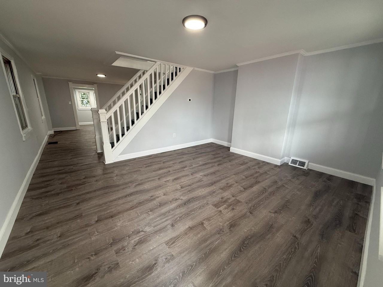 340 Middlesex Street - Photo 6 of 35