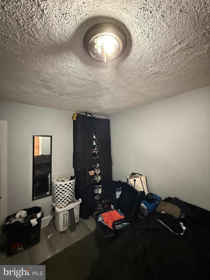 178 North Broadway - Photo 2 of 10