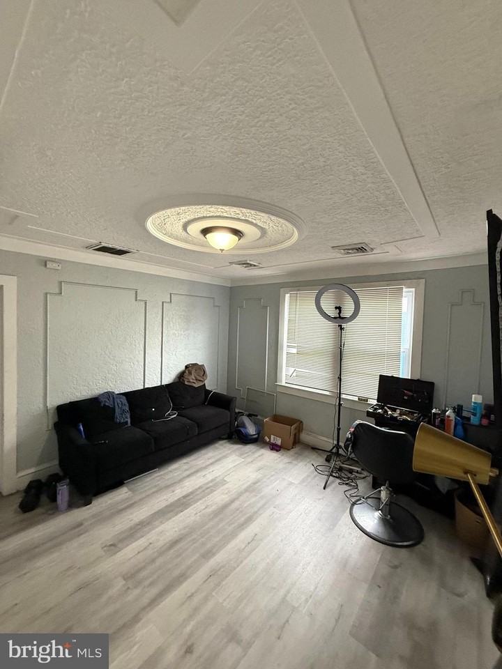 178 North Broadway - Photo 3 of 10