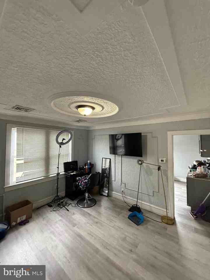 178 North Broadway - Photo 4 of 10