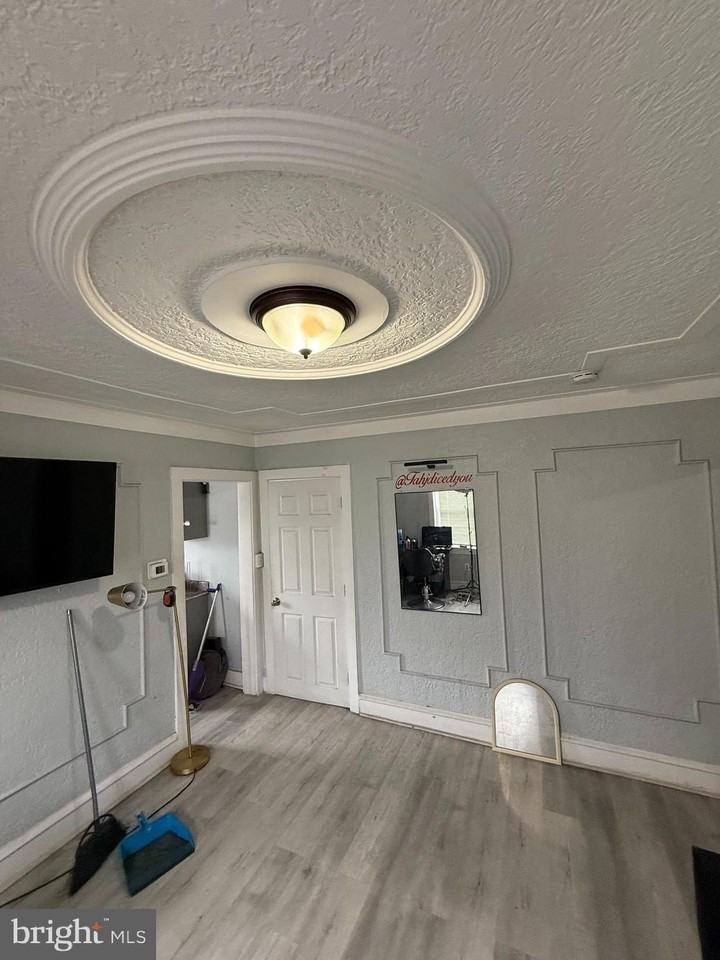 178 North Broadway - Photo 5 of 10