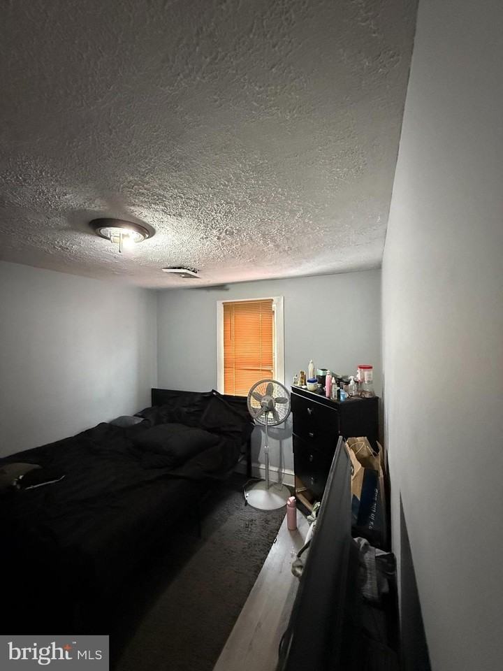 178 North Broadway - Photo 6 of 10