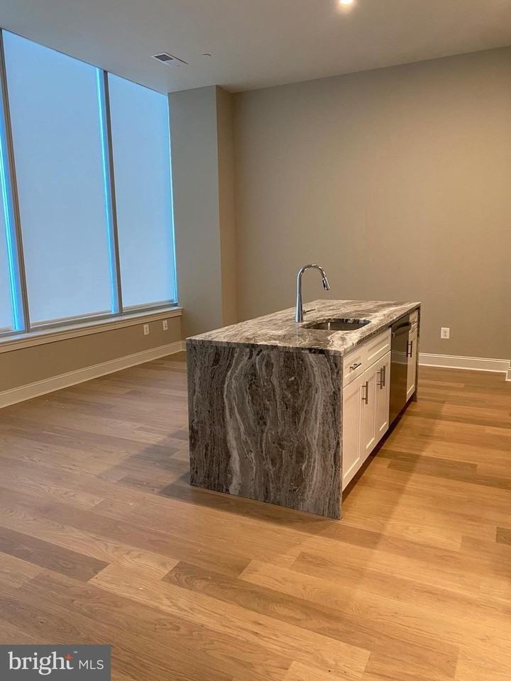 1900-24 Arch Street #106