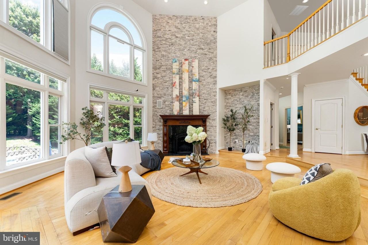 1445 Mayhurst Boulevard - Photo 6 of 31