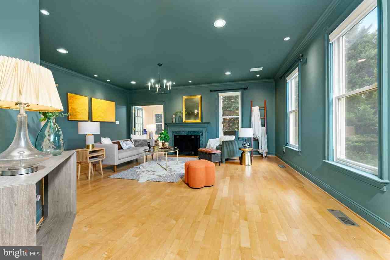 1445 Mayhurst Boulevard - Photo 7 of 31