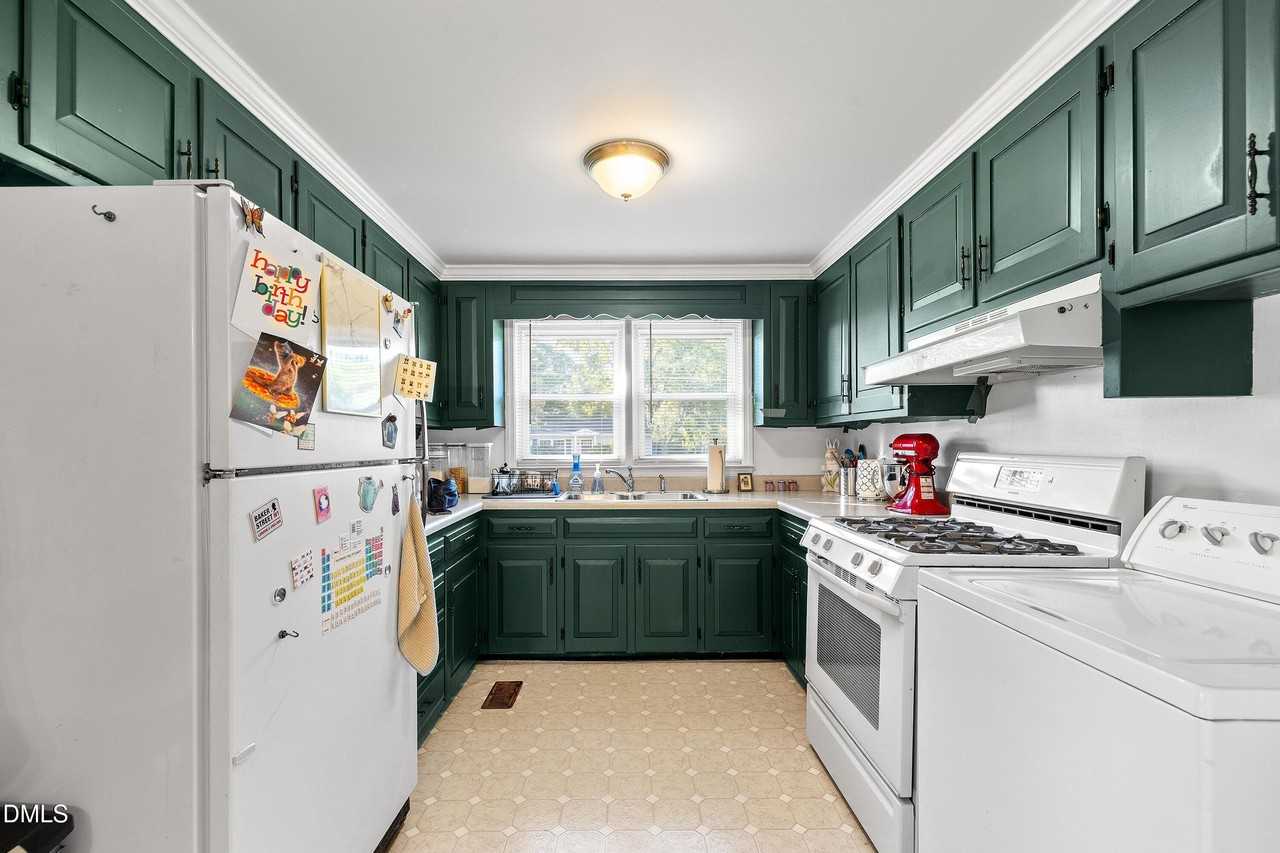 116 Compton St - Photo 3 of 19