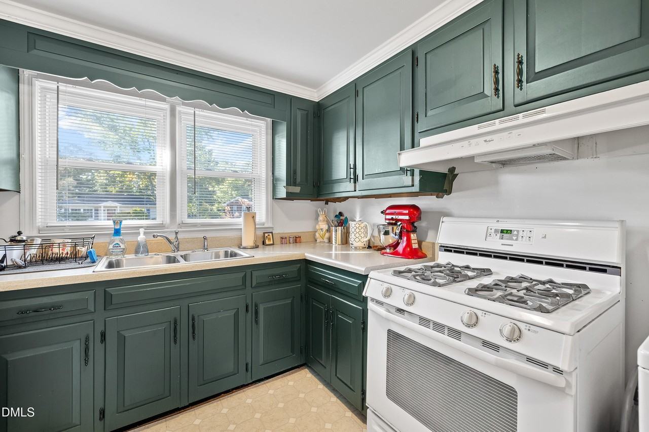 116 Compton St - Photo 4 of 19