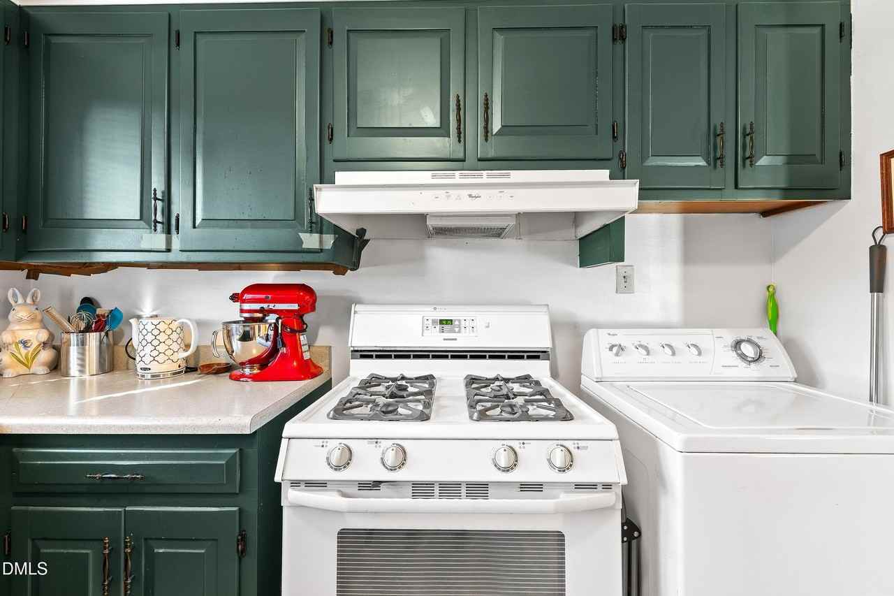 116 Compton St - Photo 5 of 19