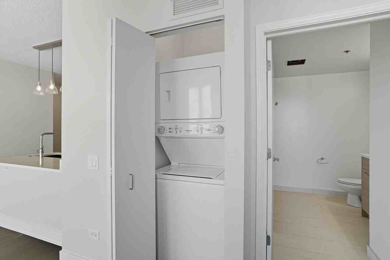 300 N Canal St - Photo 6 of 29