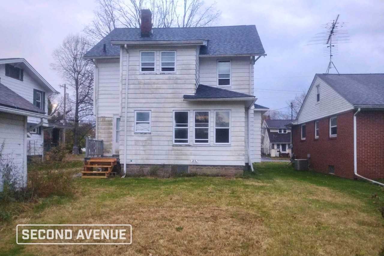 408 S Canal St - Photo 2 of 6