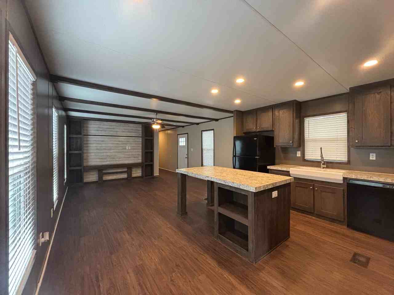 106 East Semands Street - Photo 6 of 25