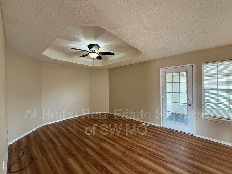 421 S Devonshire St - Photo 2 of 13