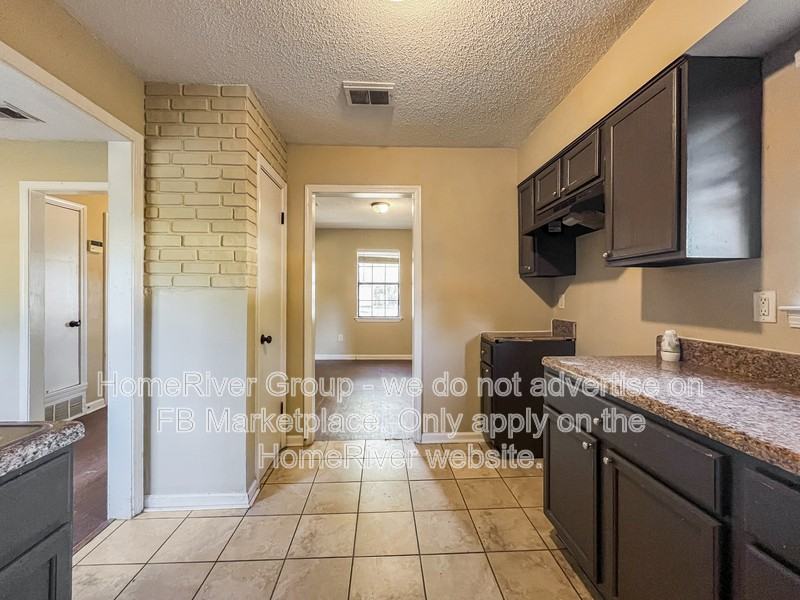 7818 West Navy Circle - Photo 7 of 20