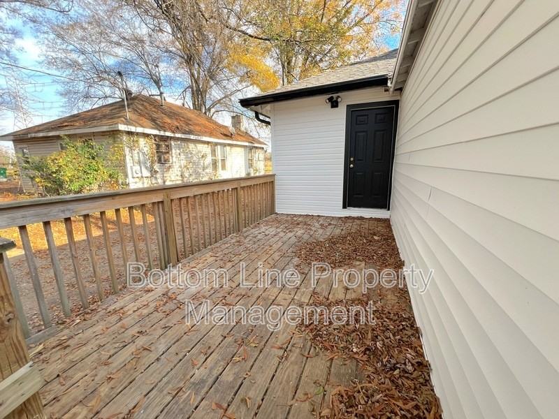 218 Norwood Dr - Photo 3 of 21