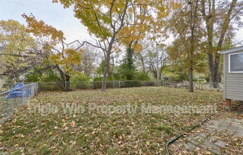 10128 Ashbrook Drive - Photo 5 of 39