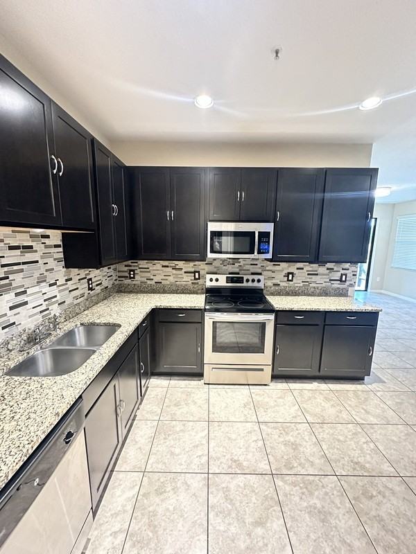 2412 Seven Oaks Dr - Photo 2 of 14