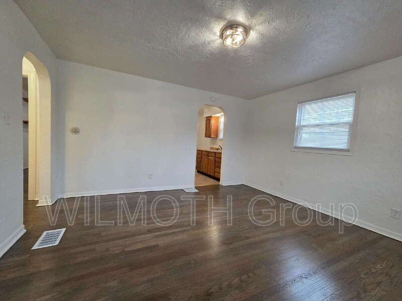 702 West 23rd Street - Photo 2 of 13