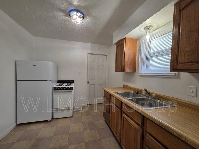 702 West 23rd Street - Photo 5 of 13