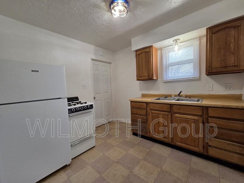 702 West 23rd Street - Photo 6 of 13