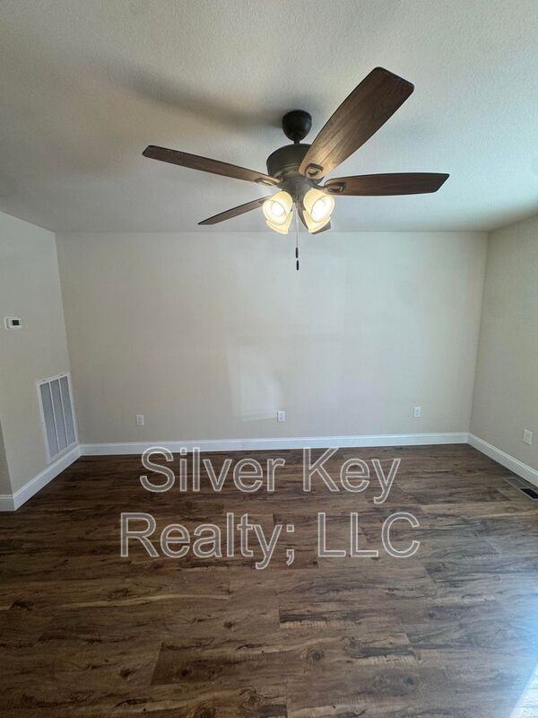 Summitt St #1306 - Photo 3 of 16