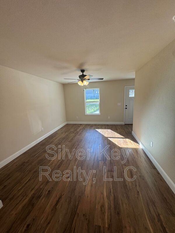 Summitt St #1306 - Photo 4 of 16