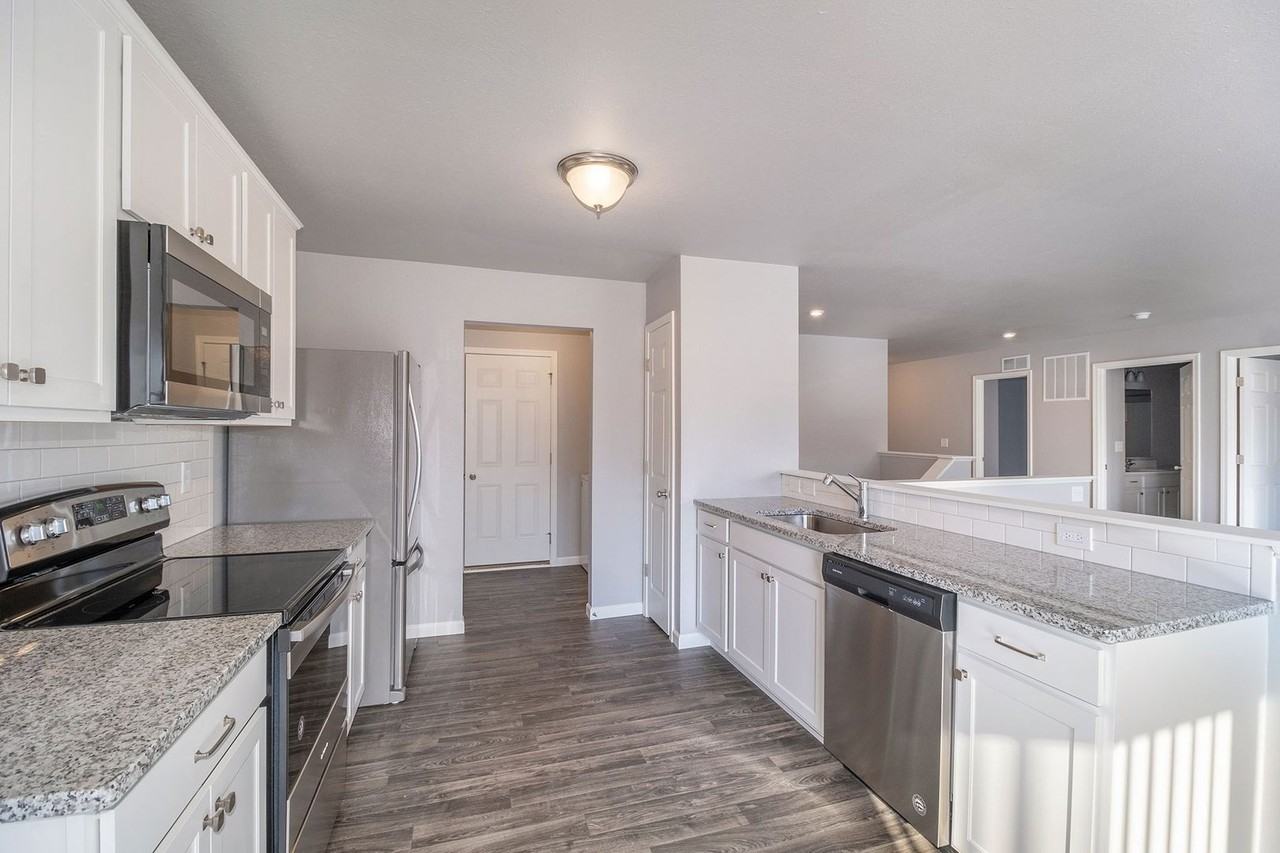 526 Aldrich St - Photo 4 of 20