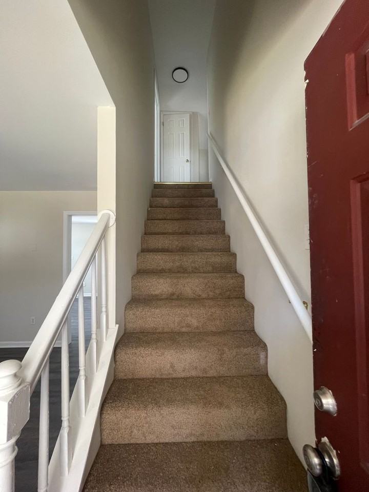 1014 Colonial Ave - Photo 2 of 28