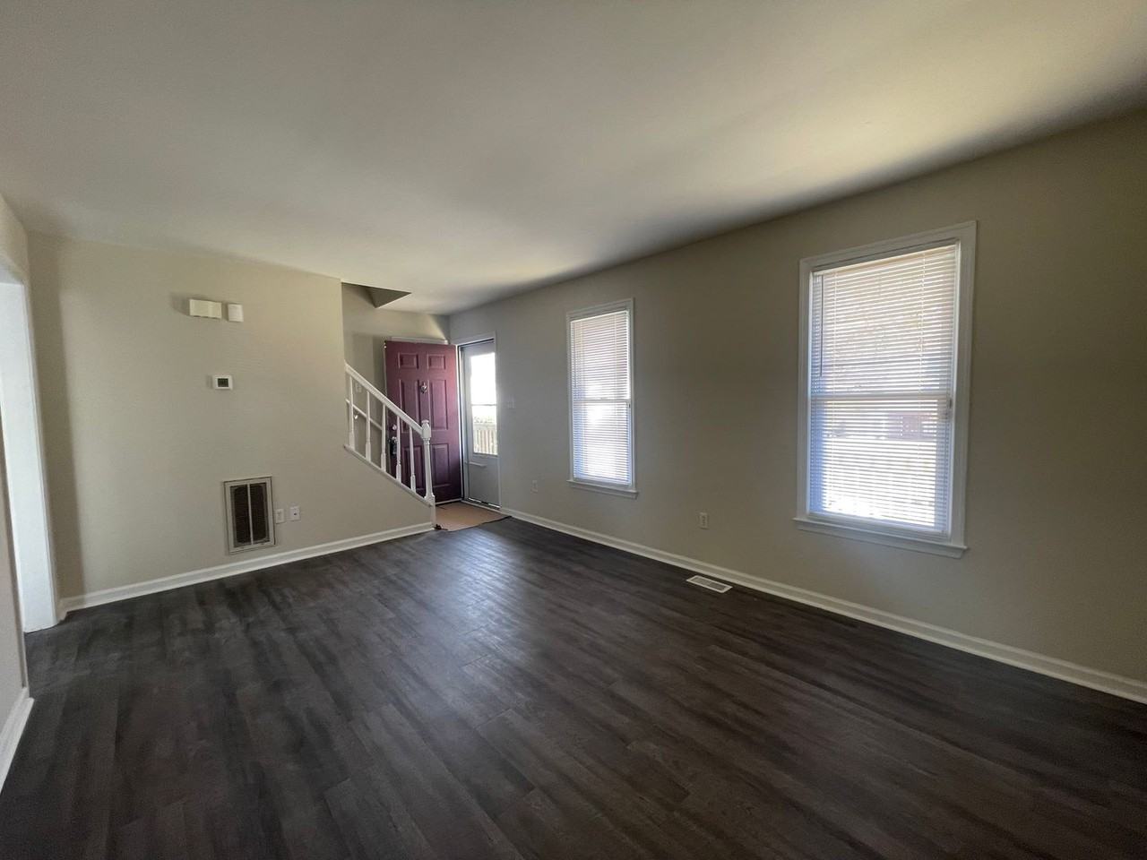 1014 Colonial Ave - Photo 5 of 28