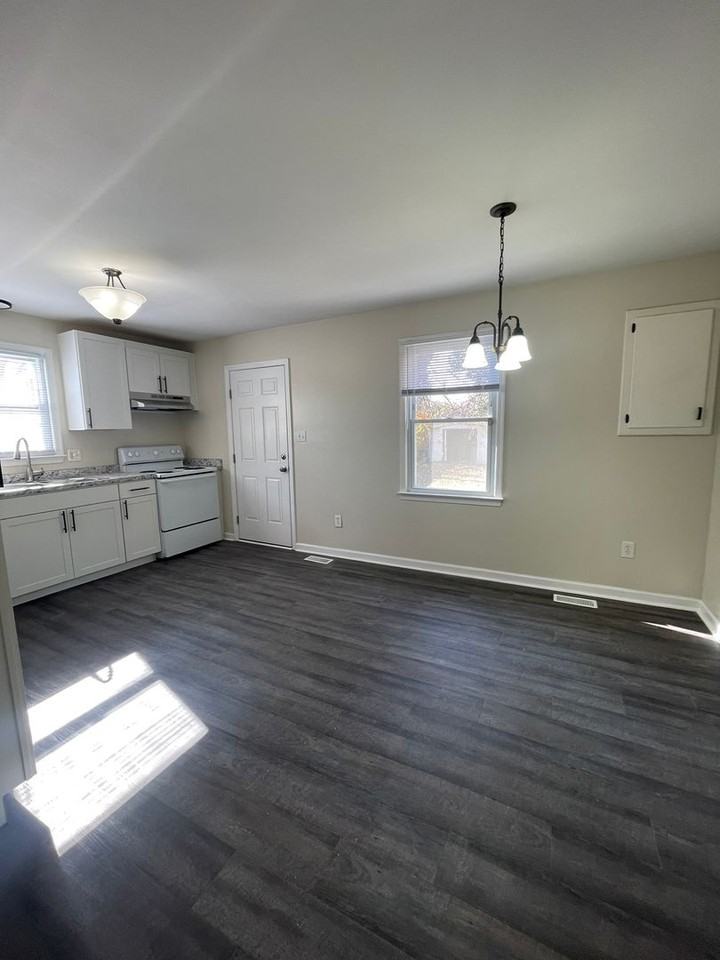 1014 Colonial Ave - Photo 6 of 28