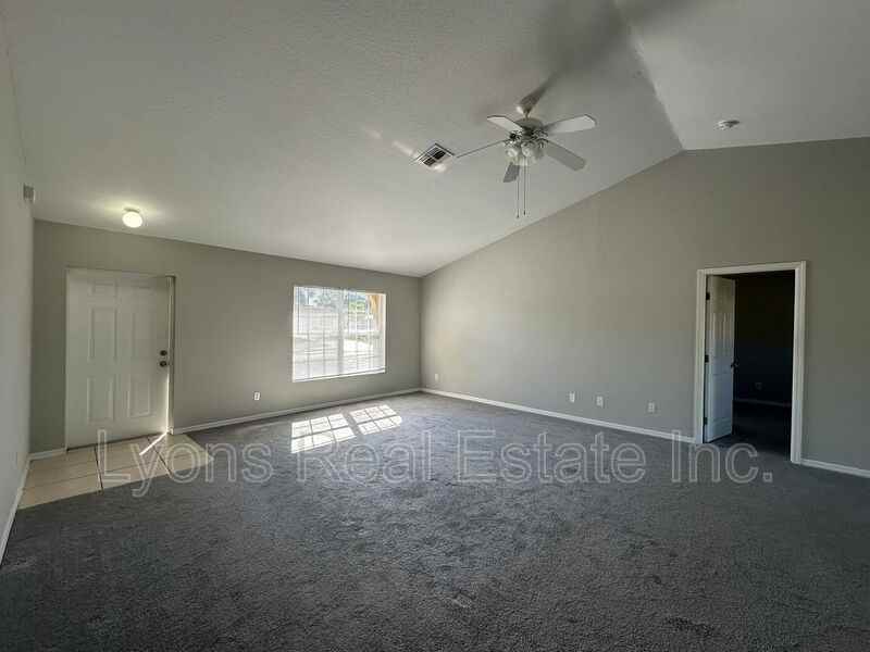 1405 Southwest 10th Street - Photo 3 of 27