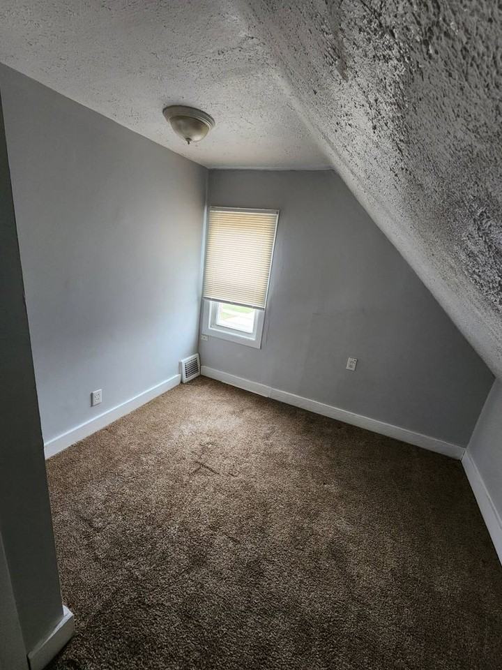 3449 W 47th St - Photo 4 of 40