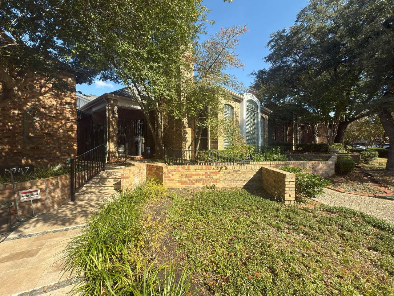 5991 Lindenshire Lane - Photo 2 of 40