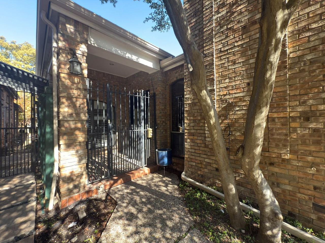 5991 Lindenshire Lane - Photo 3 of 40
